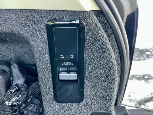 Used 2023 Land Rover Range Rover SE image 37