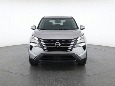 Used 2025 Nissan Rogue SV FWD image 2