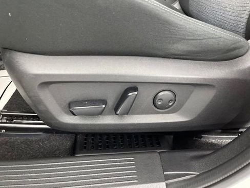 Used 2023 Nissan Rogue SV AWD/4WD image 32