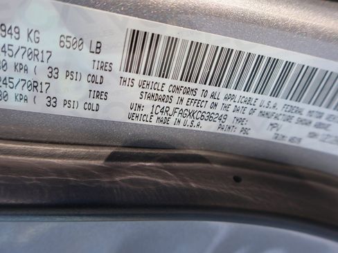 Used 2019 Jeep Grand Cherokee Laredo image 38