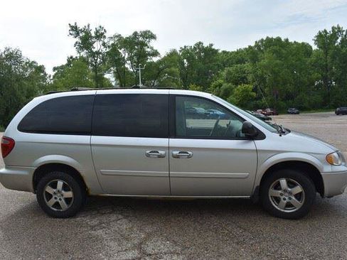 Used 2005 Dodge Grand Caravan SXT FWD image 9