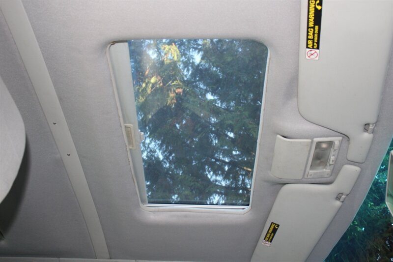 Used 2002 Volkswagen Eurovan MV FWD image 9