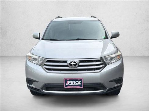 Used 2013 Toyota Highlander FWD image 2
