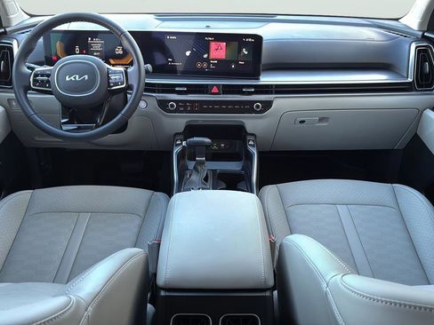 Certified 2025 Kia Sorento S w/ Panoramic Sunroof Package FWD image 18