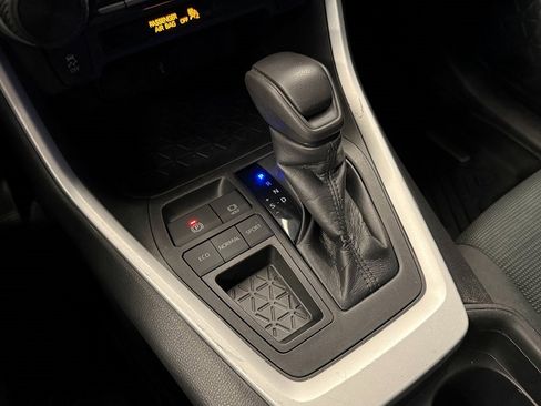 Used 2021 Toyota RAV4 LE image 16