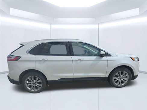 Used 2019 Ford Edge Titanium w/ Cold Weather Package AWD/4WD image 5