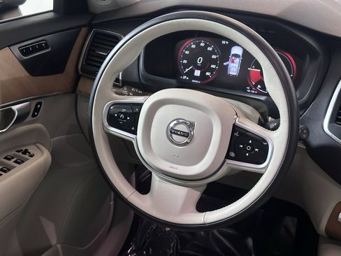 Used 2022 Volvo XC90 T8 Inscription Expression w/ Climate Package image 13