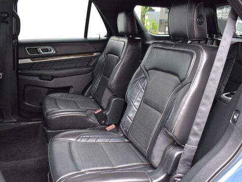Used 2018 Ford Explorer Platinum AWD/4WD image 29