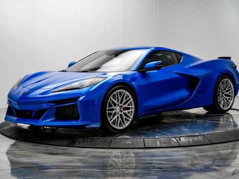 Used 2024 Chevrolet Corvette Z06 image 3