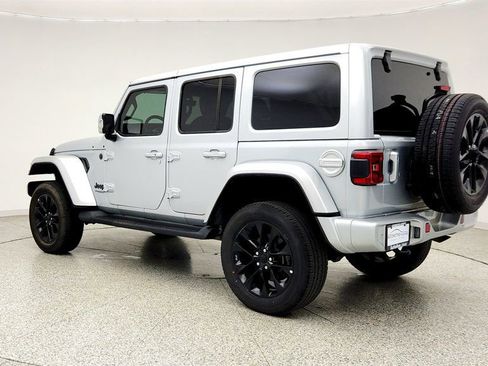 Used 2022 Jeep Wrangler Unlimited Sahara AWD/4WD image 7