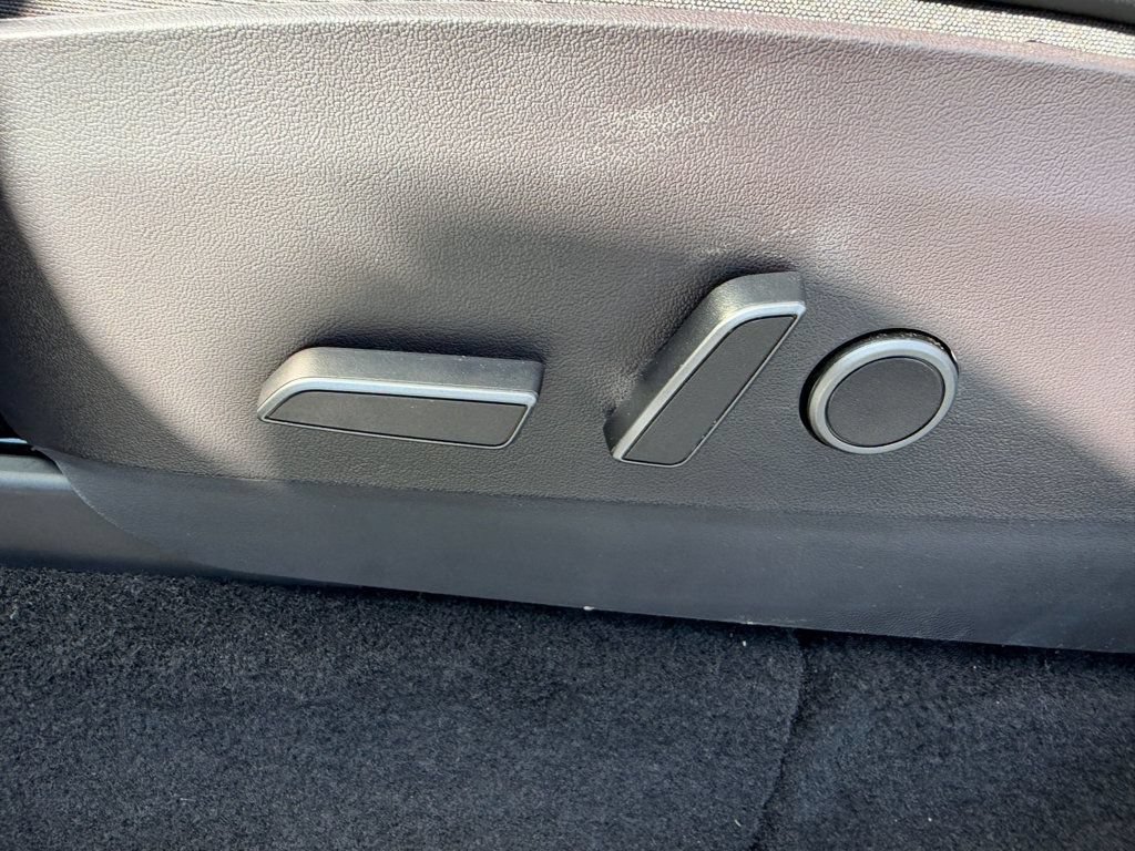 Used 2022 Tesla Model Y Long Range AWD/4WD image 10