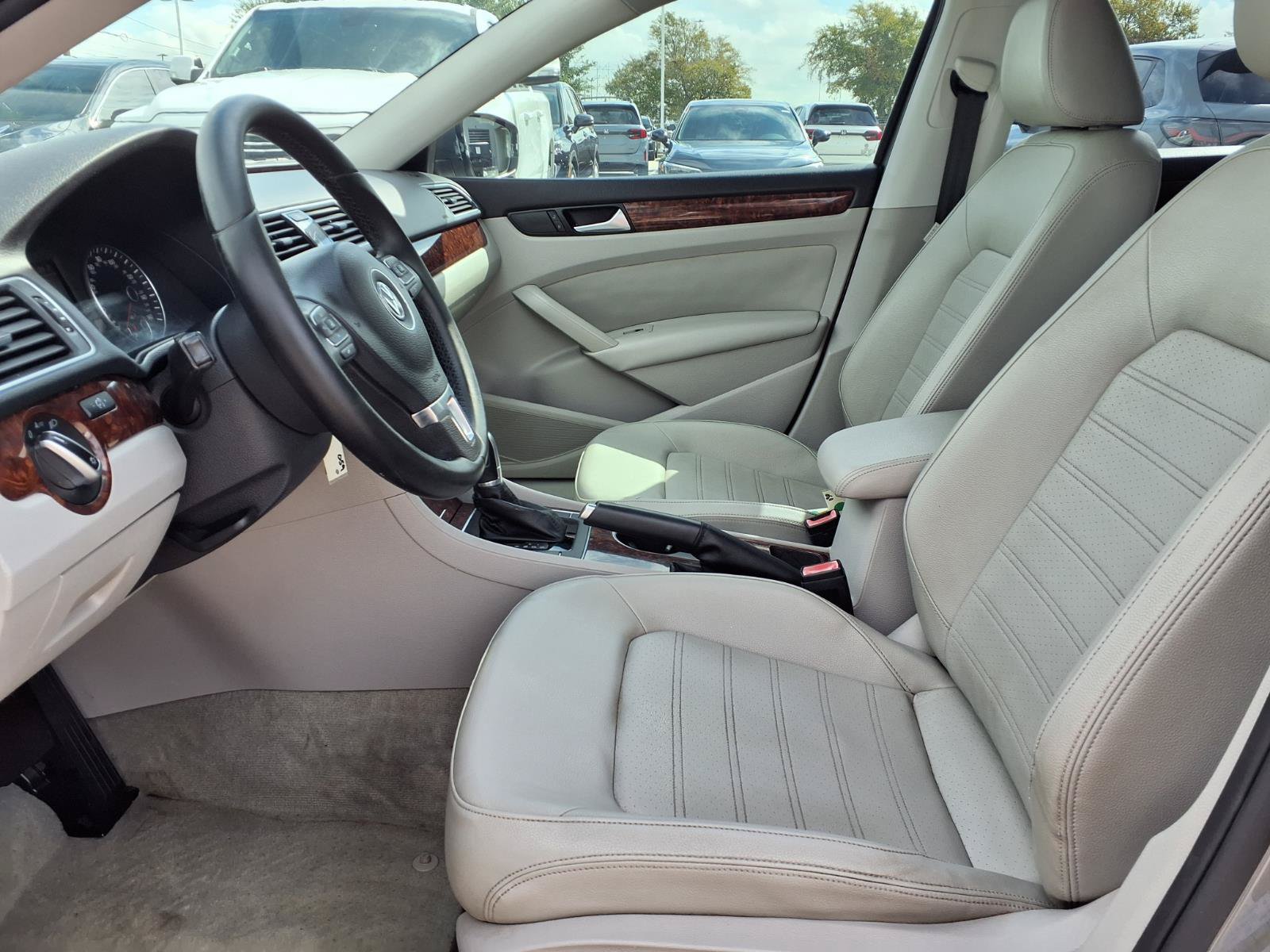 Used 2013 Volkswagen Passat 2.5 SEL FWD image 19