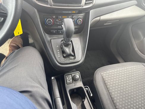 Used 2022 Ford Transit Connect XLT image 27