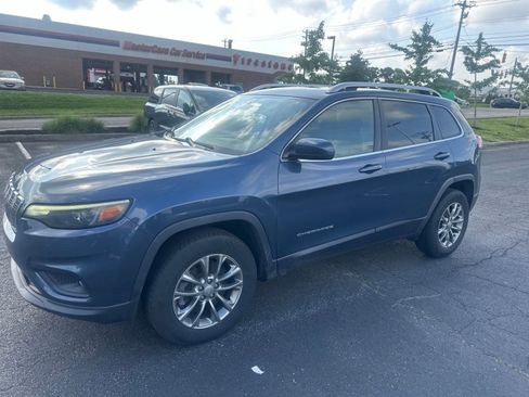 Used 2020 Jeep Cherokee Latitude Plus w/ Cold Weather Group AWD/4WD image 8