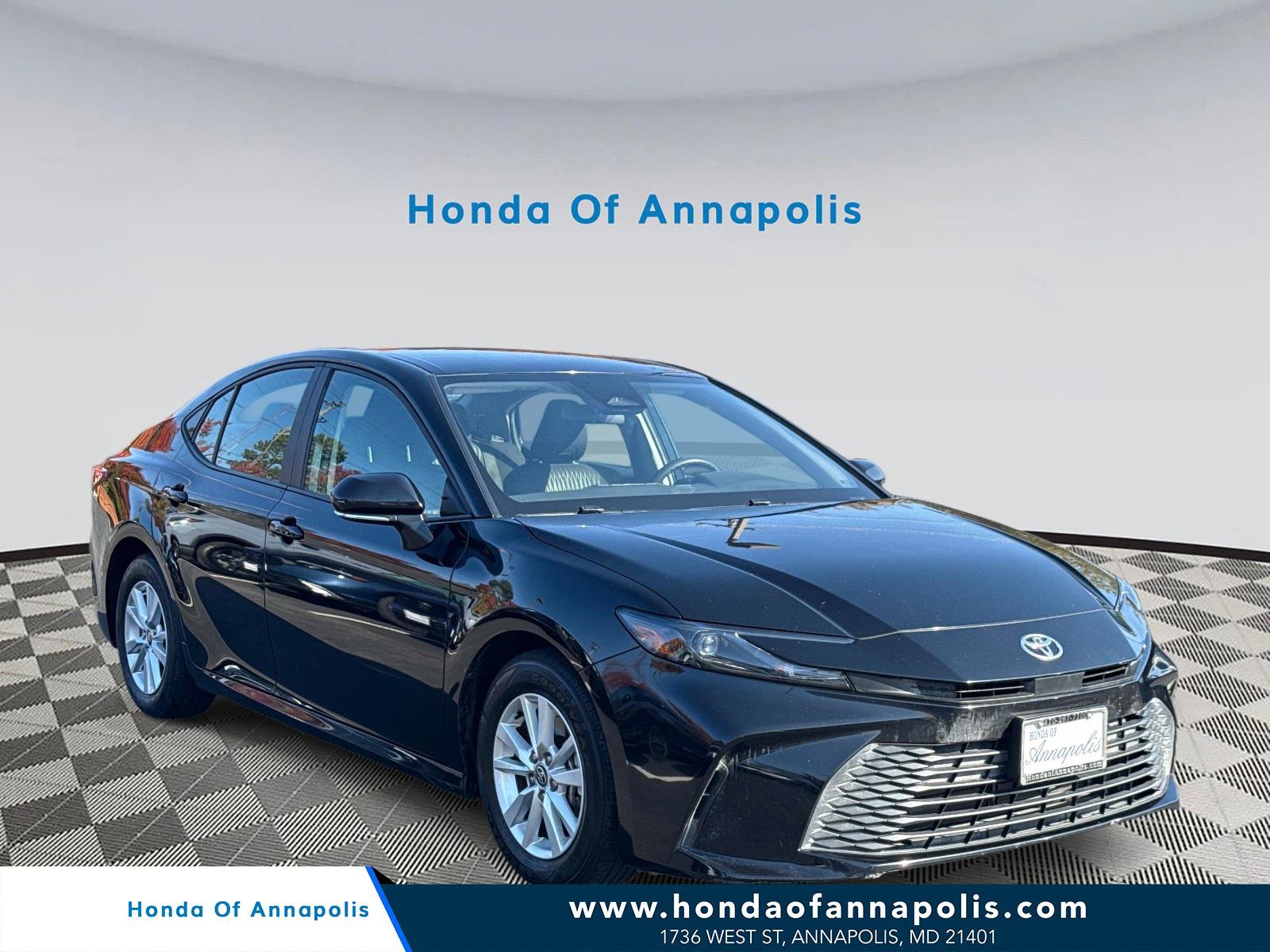 Used 2025 Toyota Camry LE FWD image 1