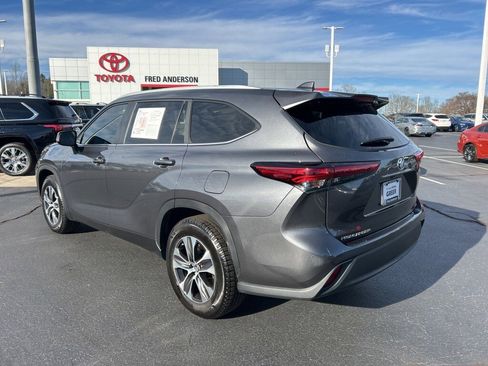 Used 2023 Toyota Highlander XLE image 18