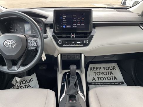 Used 2023 Toyota Corolla Cross L image 11