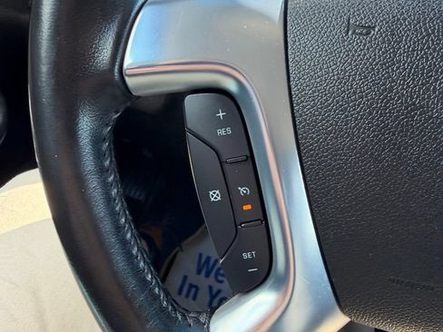 Used 2016 Chevrolet Traverse LT w/ Style and Technology Package FWD image 24