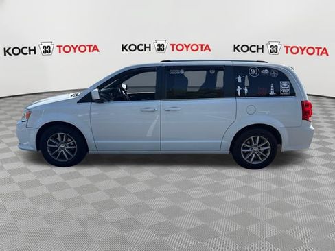Used 2018 Dodge Grand Caravan SXT FWD image 4