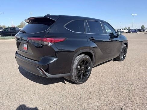 Used 2023 Toyota Highlander LE image 6