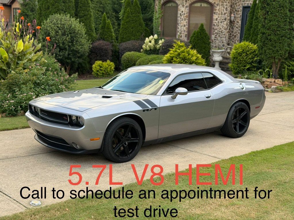 Used 2014 Dodge Challenger R/T RWD image 1