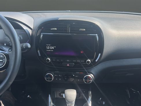 Certified 2025 Kia Soul S FWD image 13