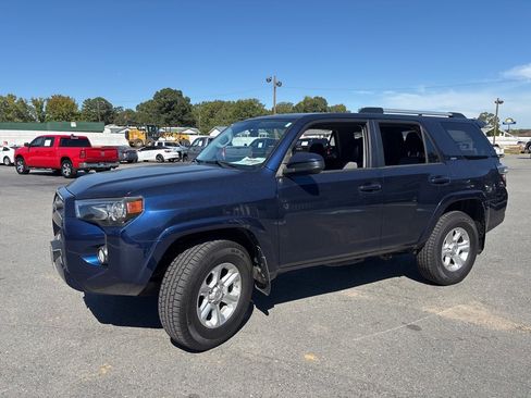 Used 2019 Toyota 4Runner SR5 image 2
