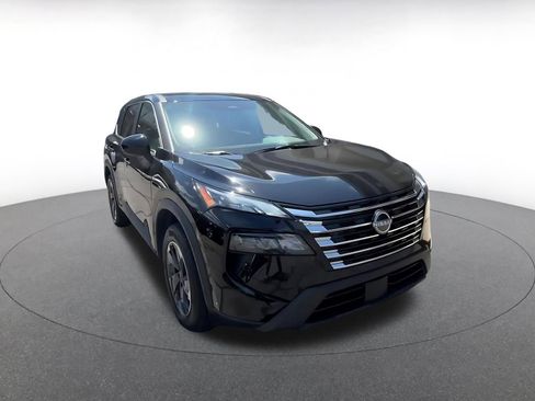 Used 2025 Nissan Rogue SV FWD image 3