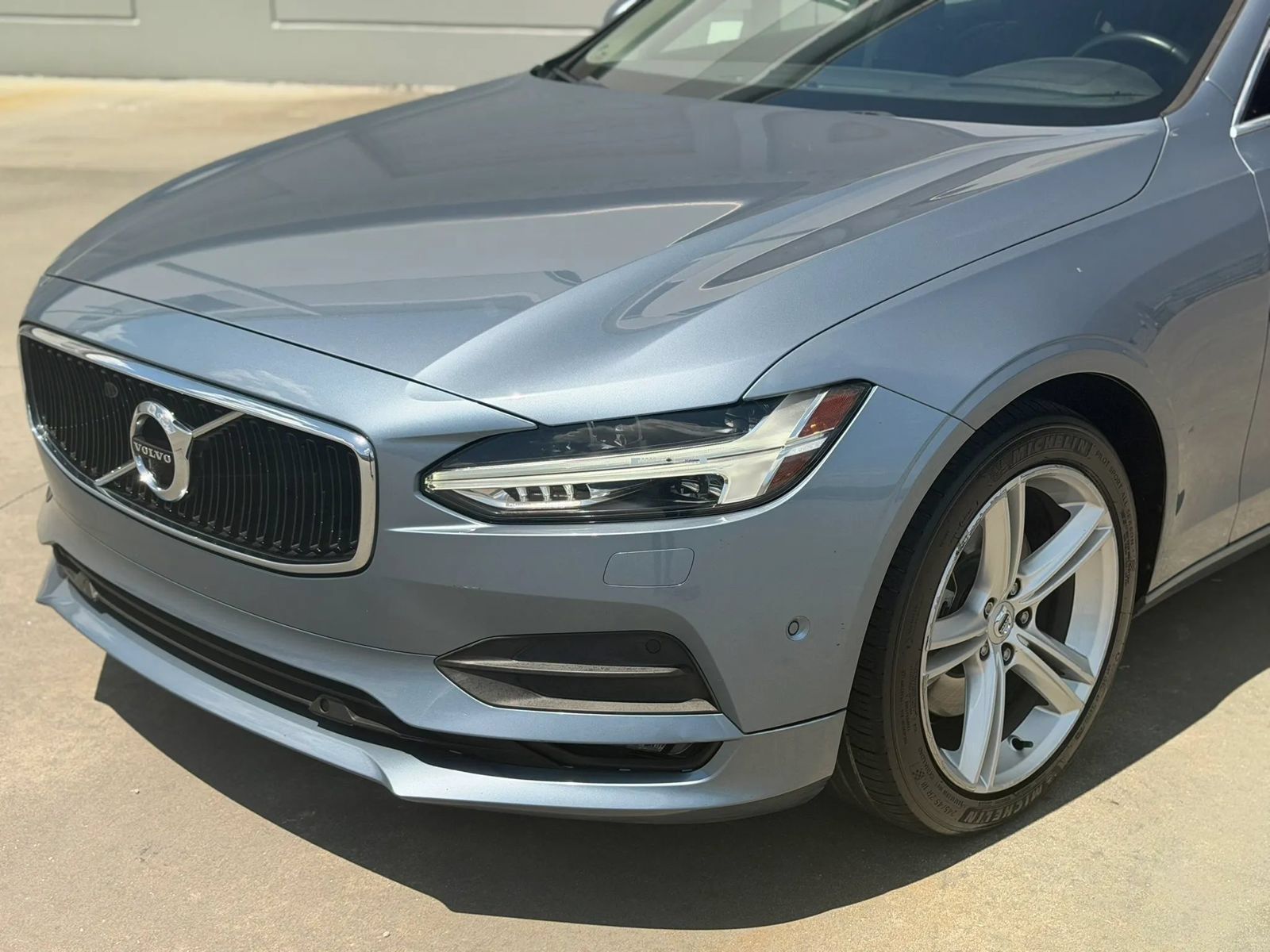 Used 2018 Volvo S90 T5 Momentum w/ Convenience Package FWD image 2