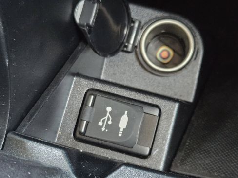 Used 2017 Toyota Camry SE image 14