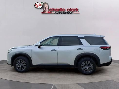 Used 2022 Nissan Pathfinder S FWD image 3