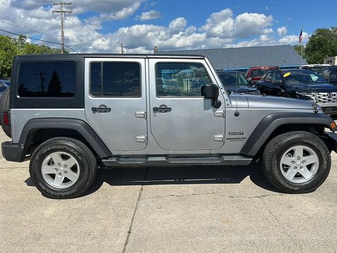 Used 2017 Jeep Wrangler Unlimited Sport w/ Quick Order Package 24S AWD/4WD image 4