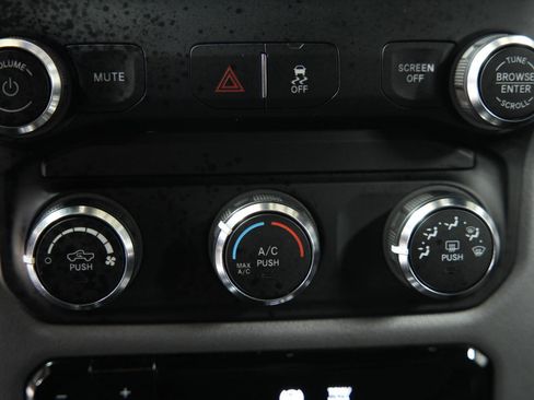 Used 2024 RAM 2500 Big Horn image 33