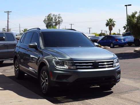 Used 2018 Volkswagen Tiguan SE w/ Panoramic Sunroof Package image 14