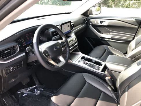 Used 2024 Ford Explorer XLT w/ Equipment Group 202A AWD/4WD image 11
