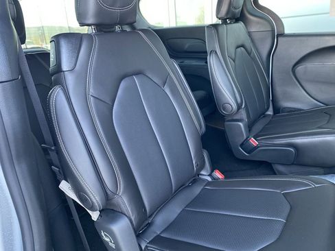 New 2026 Chrysler Pacifica Select image 12
