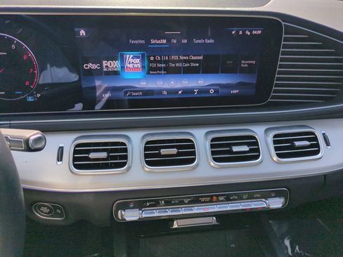 Used 2025 Mercedes-Benz GLS 450 4MATIC image 23