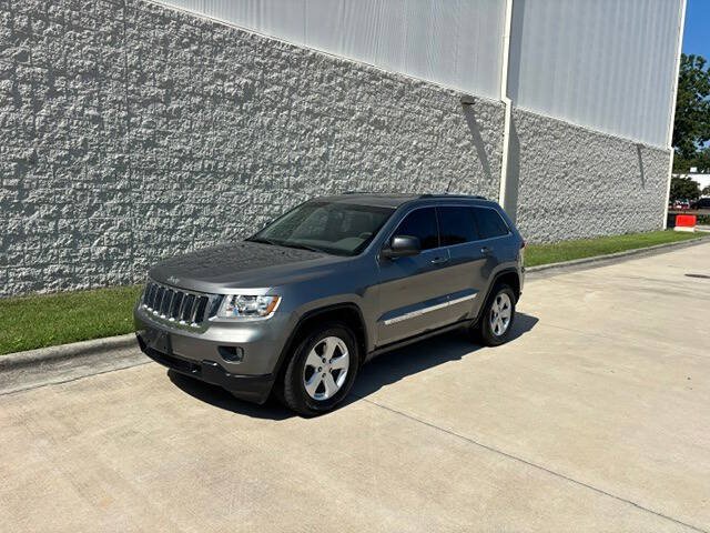 Used 2013 Jeep Grand Cherokee Laredo AWD/4WD image 2