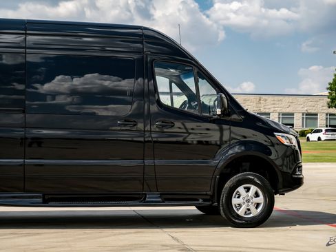 Used 2025 Mercedes-Benz Sprinter 2500 image 17