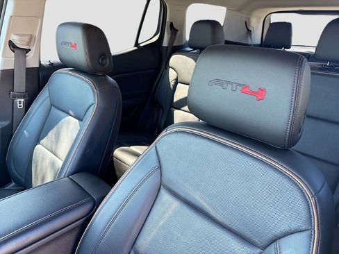 Used 2022 GMC Acadia AT4 w/ Technology Package AWD/4WD image 22