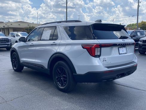 Used 2026 Ford Explorer Active RWD image 5