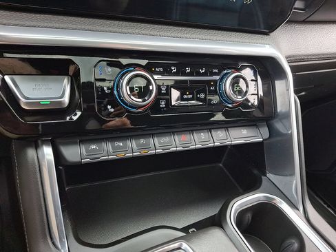 Used 2022 GMC Sierra 1500 Denali AWD/4WD image 16