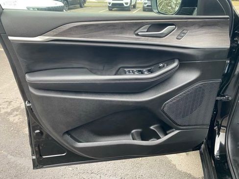 Used 2024 Jeep Grand Cherokee L Limited w/ Luxury Tech Group II image 24