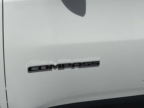 Used 2024 Jeep Compass Latitude AWD/4WD image 13