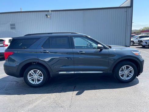 Used 2023 Ford Explorer XLT w/ Equipment Group 202A AWD/4WD image 8