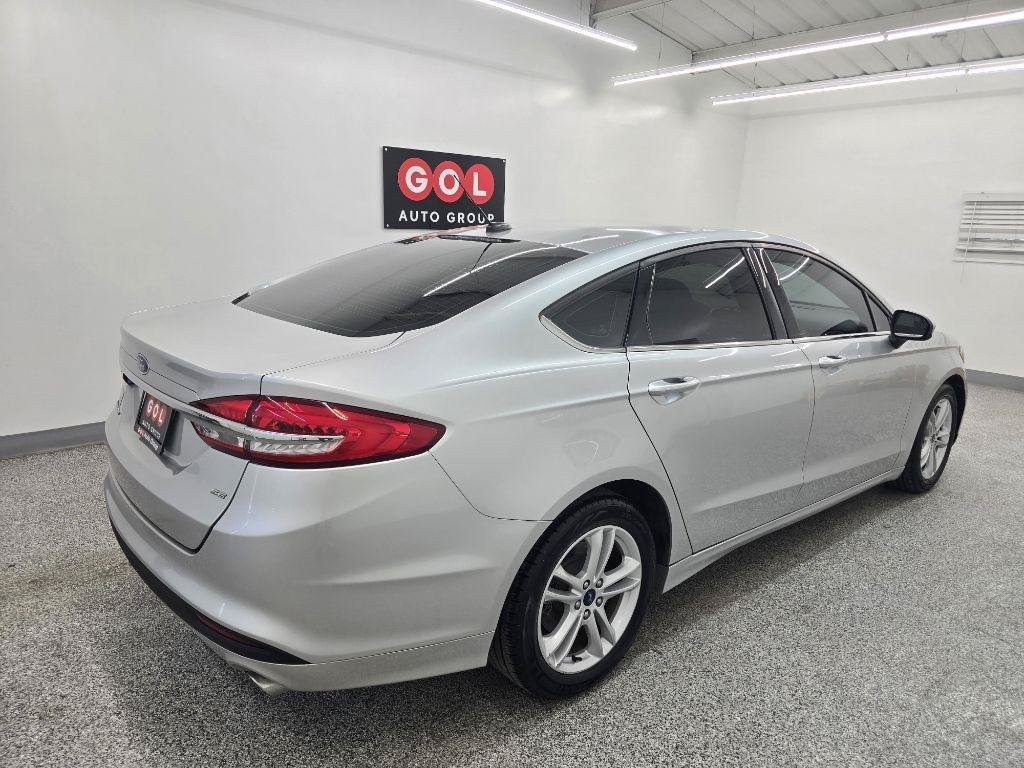 Used 2018 Ford Fusion SE FWD image 6