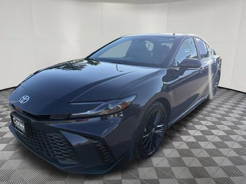 Used 2025 Toyota Camry SE FWD image 3