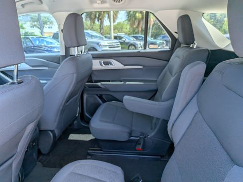 Used 2025 Ford Explorer Active RWD image 15