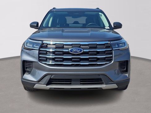 Certified 2025 Ford Explorer Active RWD image 2