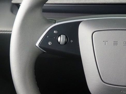 Used 2026 Tesla Model Y Long Range RWD image 28